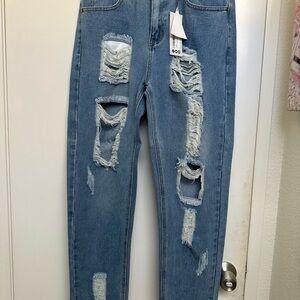 BooHoo High Waist Light Wash Distress Mom Jeans. New with Tags
